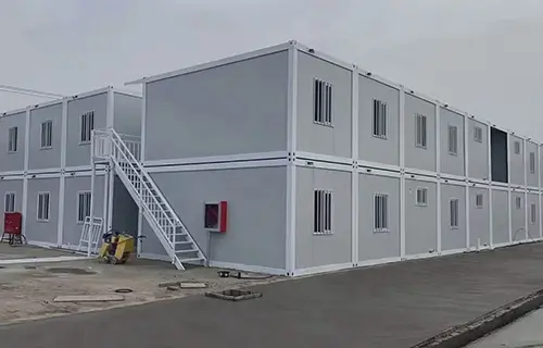 Camps miniers et de construction